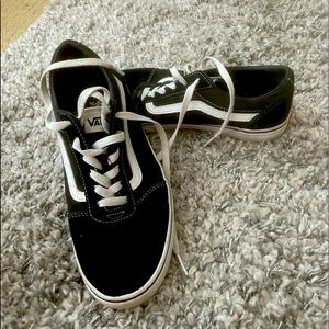 Youth size 6, black old skool vans great condition